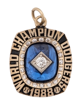 1988 Los Angeles Dodgers 14K Gold World Championship Pendant (Garland Family LOA)